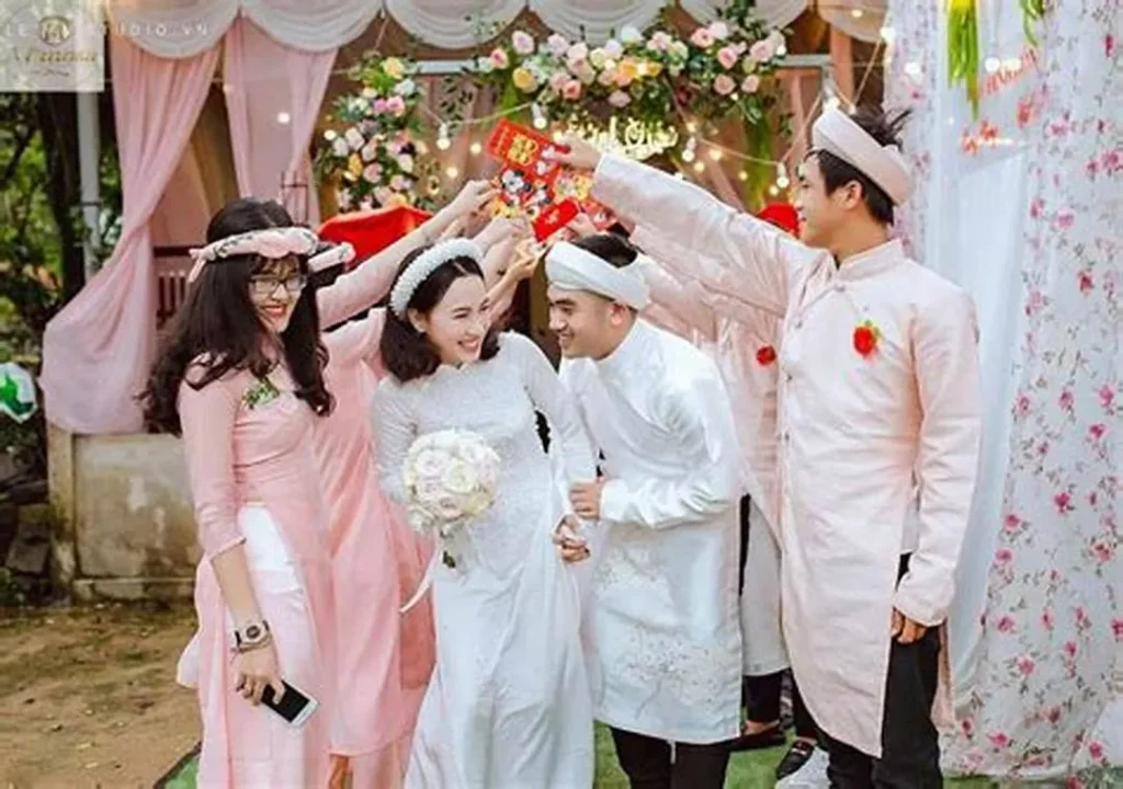 Vai Trò và Ý Nghĩa Của Người Bưng Quả Trong Lễ Ăn Hỏi